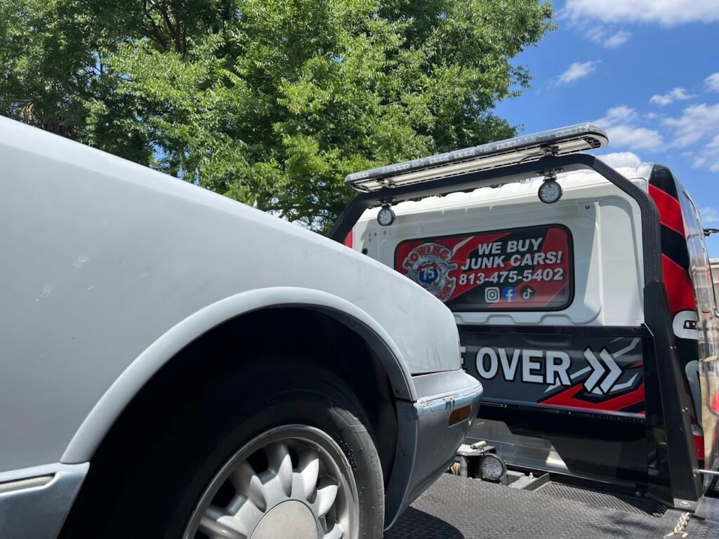 The Benefits of Choosing a Local Towing Company Over Big Chains